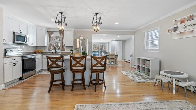 144 Avenue A, Holbrook, NY 11741