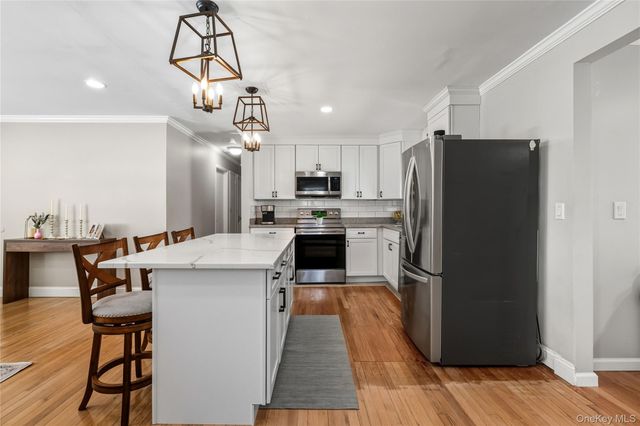 144 Avenue A, Holbrook, NY 11741