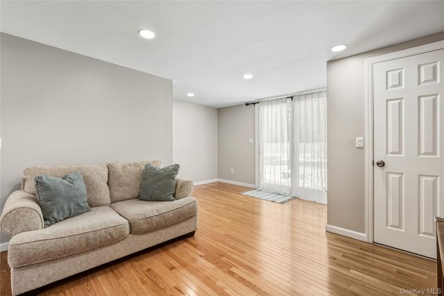 144 Avenue A, Holbrook, NY 11741