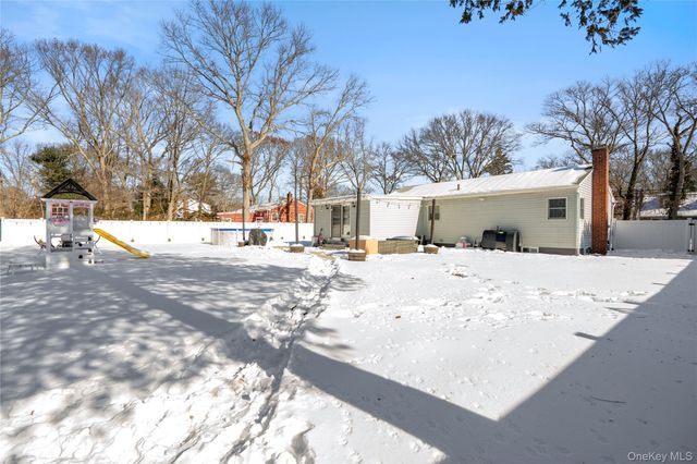 144 Avenue A, Holbrook, NY 11741