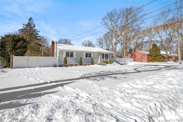 144 Avenue A, Holbrook, NY 11741