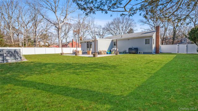 144 Avenue A, Holbrook, NY 11741