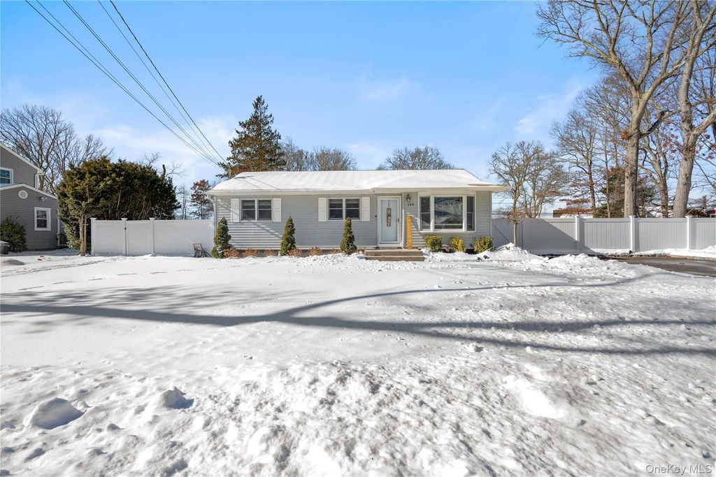 144 Avenue A, Holbrook, NY 11741