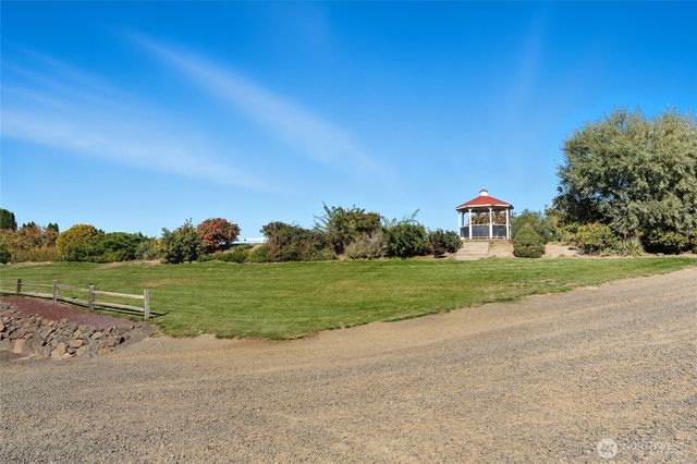 288 Meadowlark Lane, Touchet, WA 99360