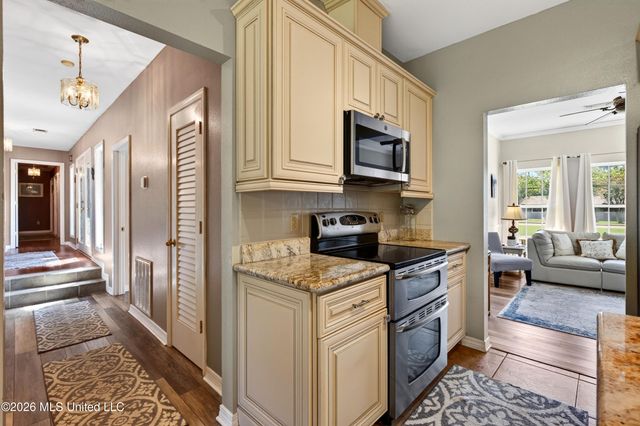 56113 E Diamondhead Drive, Diamondhead, MS 39525