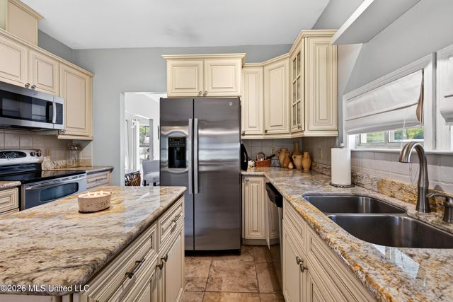 56113 E Diamondhead Drive, Diamondhead, MS 39525