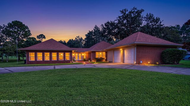 56113 E Diamondhead Drive, Diamondhead, MS 39525