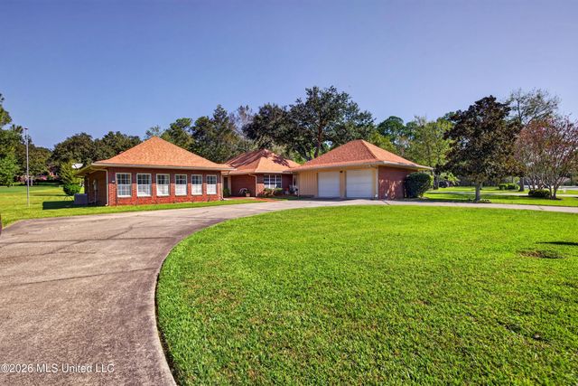 56113 E Diamondhead Drive, Diamondhead, MS 39525