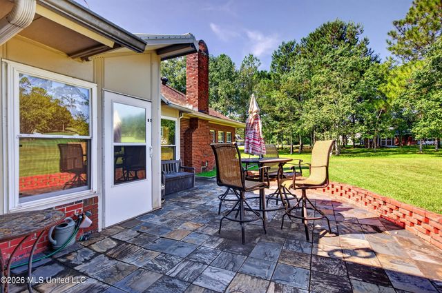 56113 E Diamondhead Drive, Diamondhead, MS 39525