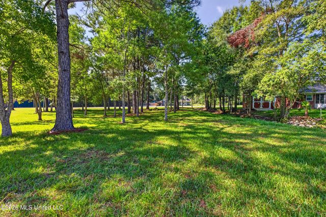 56113 E Diamondhead Drive, Diamondhead, MS 39525