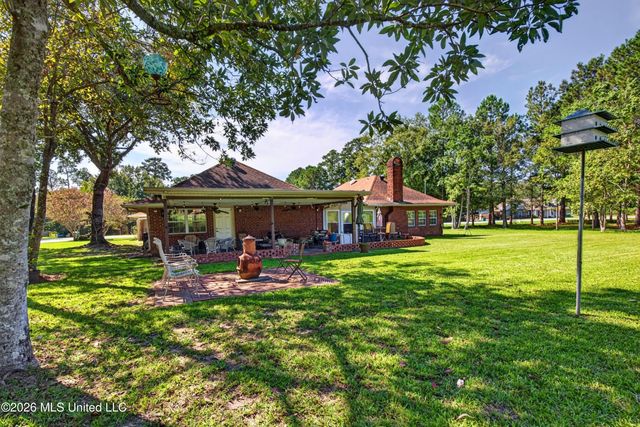 56113 E Diamondhead Drive, Diamondhead, MS 39525