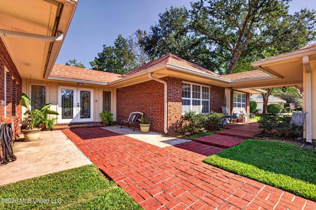 56113 E Diamondhead Drive, Diamondhead, MS 39525
