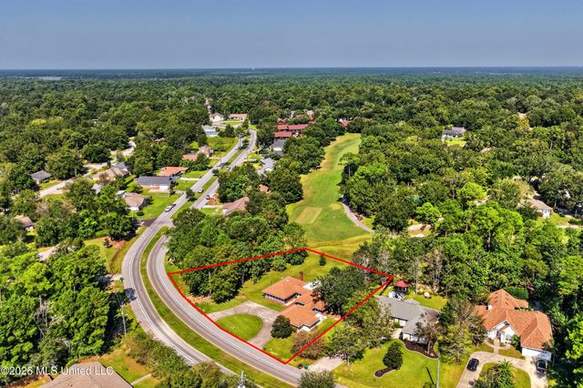 56113 E Diamondhead Drive, Diamondhead, MS 39525