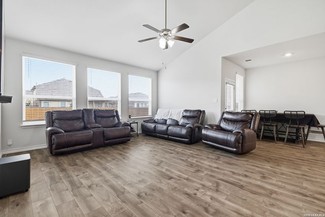 521 AMBER CRK, Cibolo, TX 78108