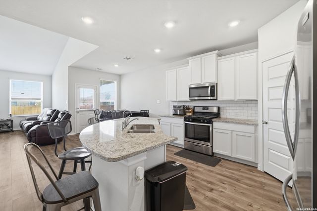 521 AMBER CRK, Cibolo, TX 78108