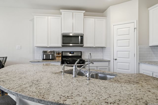 521 AMBER CRK, Cibolo, TX 78108