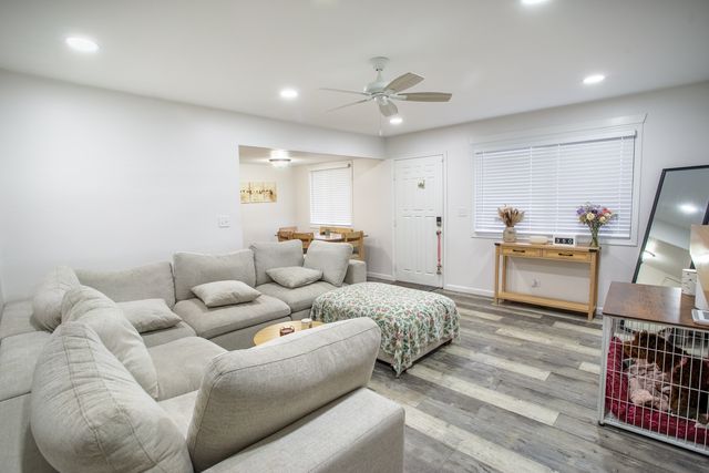 1452 Bear Flag Drive 1, Hanover Park, IL 60133