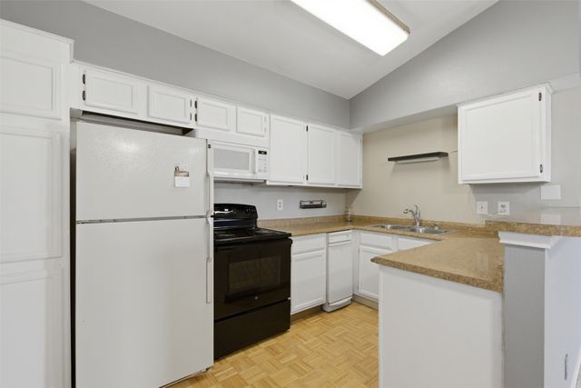 5909 Lake Hubbard Parkway 211, Garland, TX 75043