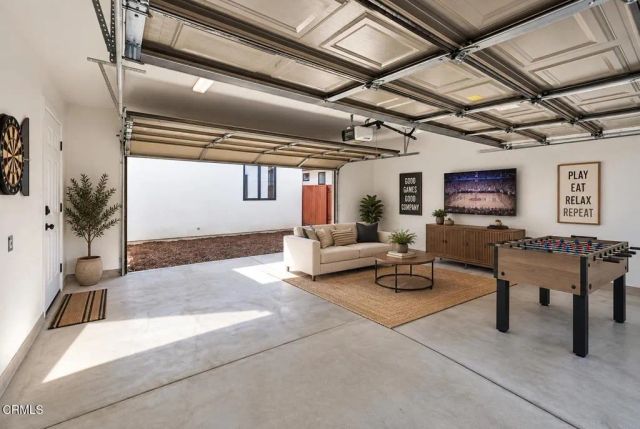 1131 W 2nd Street, Oxnard, CA 93030