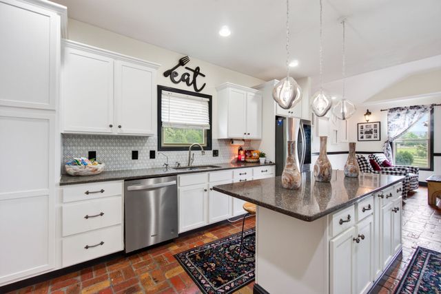 915 Brotherton Dr, Cookeville, TN 38506