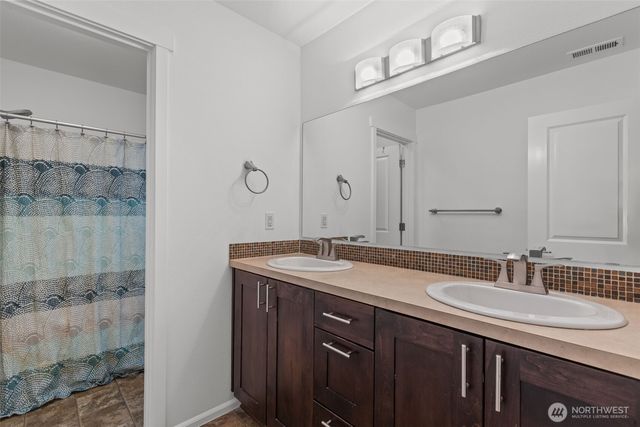 2055 S 263rd Street, Des Moines, WA 98198