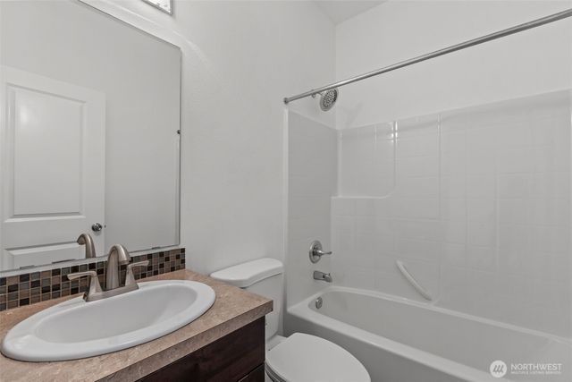 2055 S 263rd Street, Des Moines, WA 98198