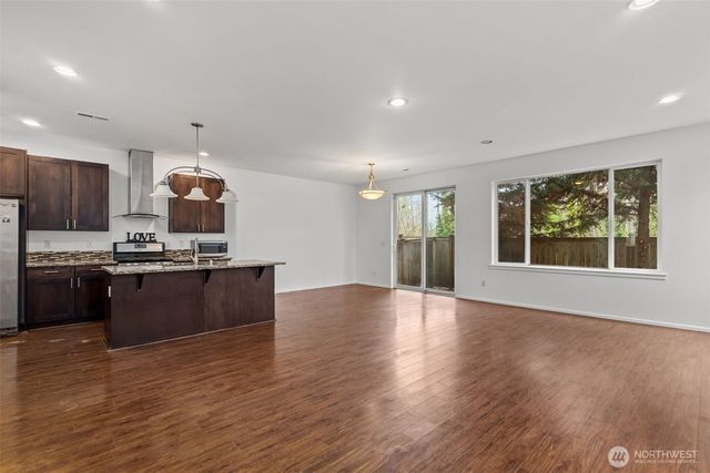 2055 S 263rd Street, Des Moines, WA 98198