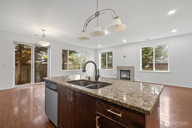 2055 S 263rd Street, Des Moines, WA 98198