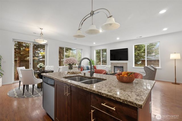 2055 S 263rd Street, Des Moines, WA 98198