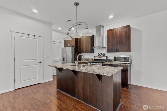 2055 S 263rd Street, Des Moines, WA 98198