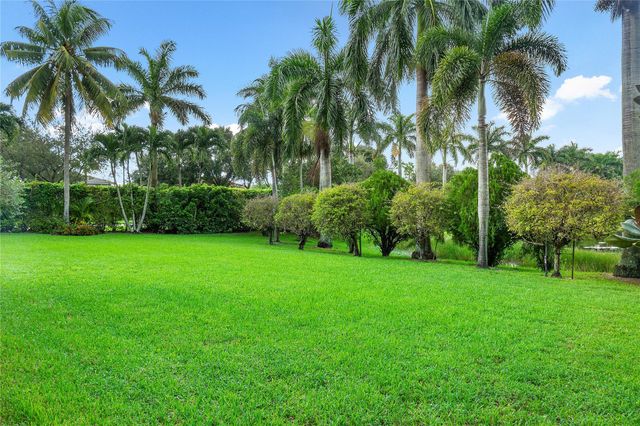 11759 Paradise Cove Ln, Wellington, FL 33449