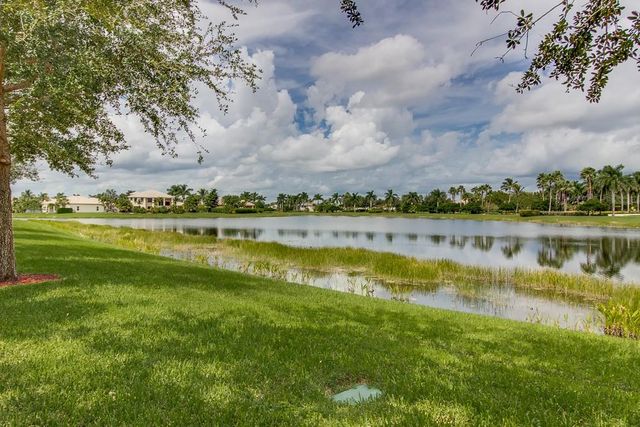 11759 Paradise Cove Ln, Wellington, FL 33449