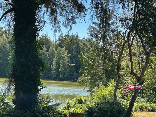 89510 HIGHWAY 101 23, Florence, OR 97439