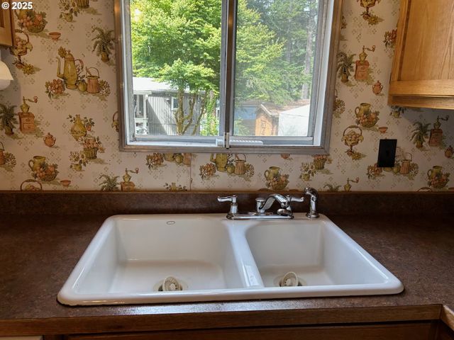 89510 HIGHWAY 101 23, Florence, OR 97439