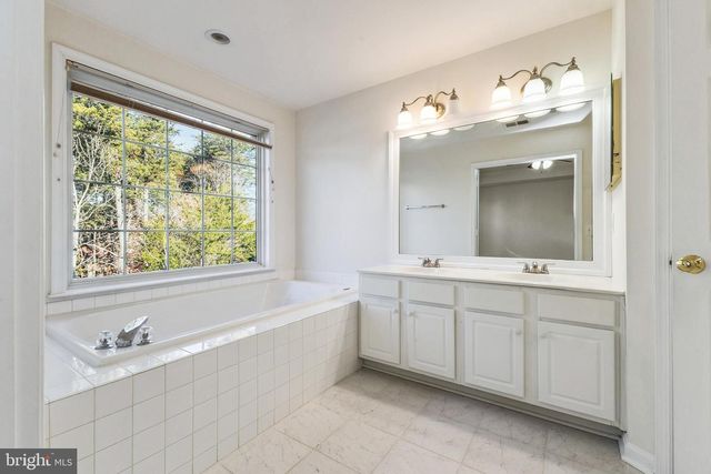 13083 ROSE PETAL CIR, Herndon, VA 20171