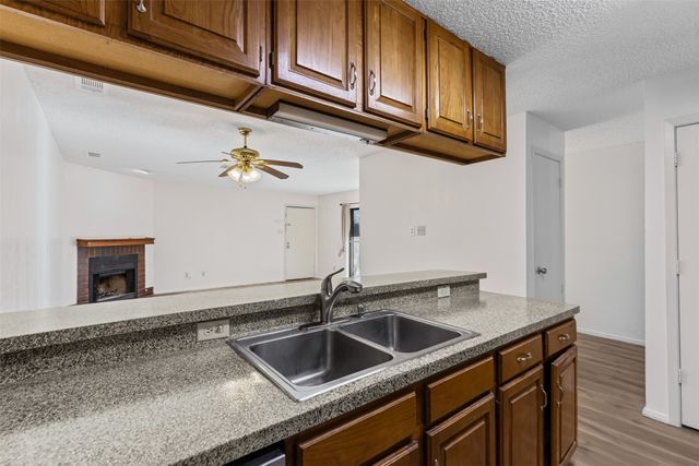 820 Shadywood Lane, Desoto, TX 75115