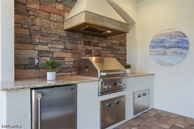9457 Rialto DR, Naples, FL 34113