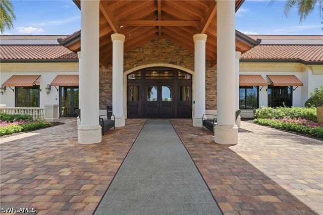 9457 Rialto DR, Naples, FL 34113