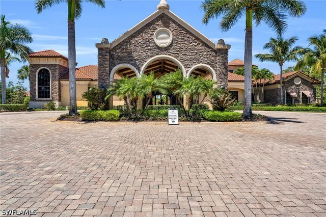 9457 Rialto DR, Naples, FL 34113