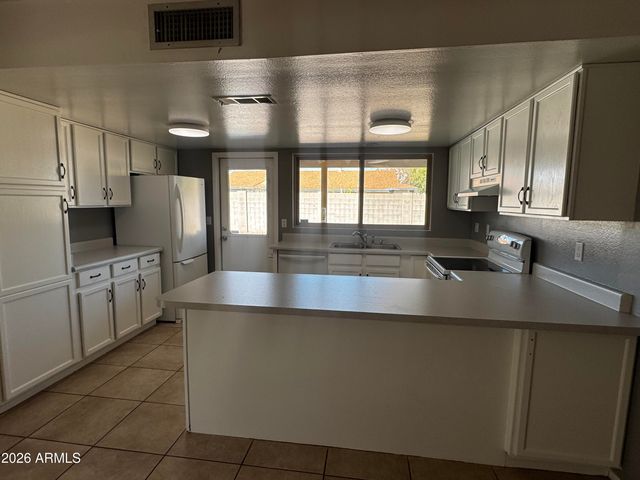 5264 W LUPINE Avenue, Glendale, AZ 85304