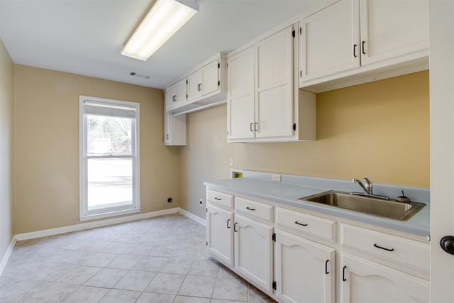 8796 E PLANTATION OAKS DR, Memphis, TN 38018