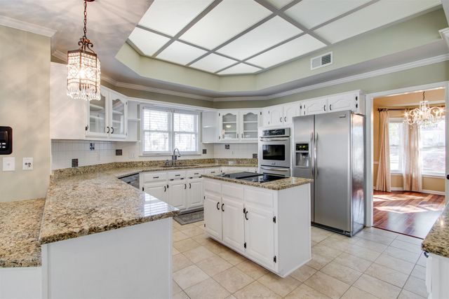 8796 E PLANTATION OAKS DR, Memphis, TN 38018