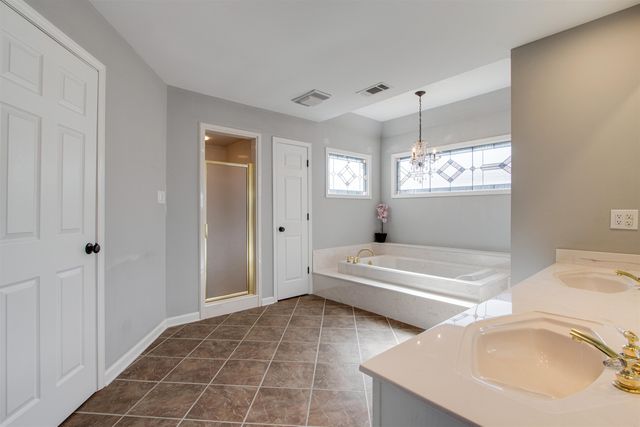 8796 E PLANTATION OAKS DR, Memphis, TN 38018