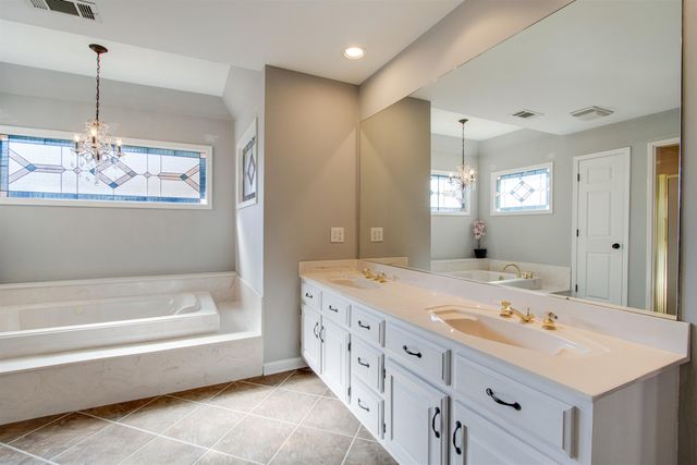 8796 E PLANTATION OAKS DR, Memphis, TN 38018