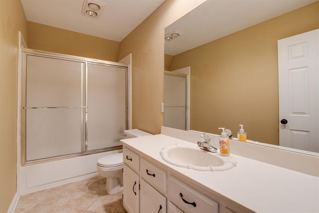 8796 E PLANTATION OAKS DR, Memphis, TN 38018