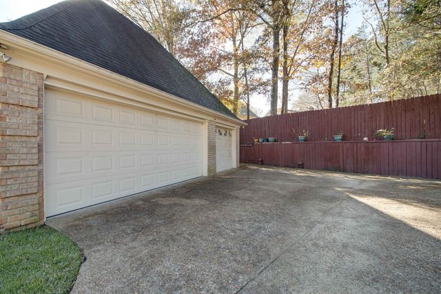 8796 E PLANTATION OAKS DR, Memphis, TN 38018