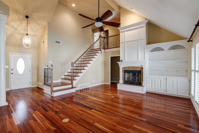 8796 E PLANTATION OAKS DR, Memphis, TN 38018