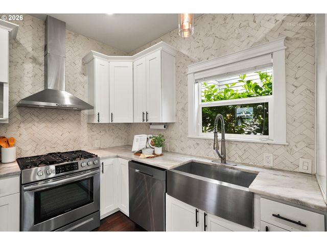 3336 Se WASHINGTON St, Portland, OR 97214