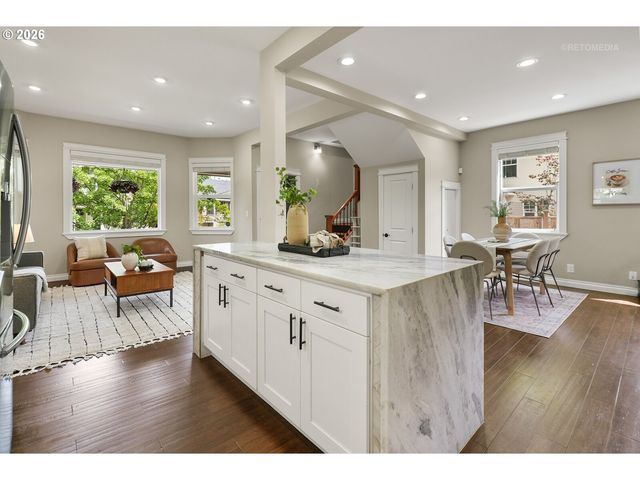 3336 Se WASHINGTON St, Portland, OR 97214