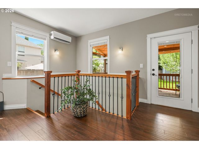 3336 Se WASHINGTON St, Portland, OR 97214